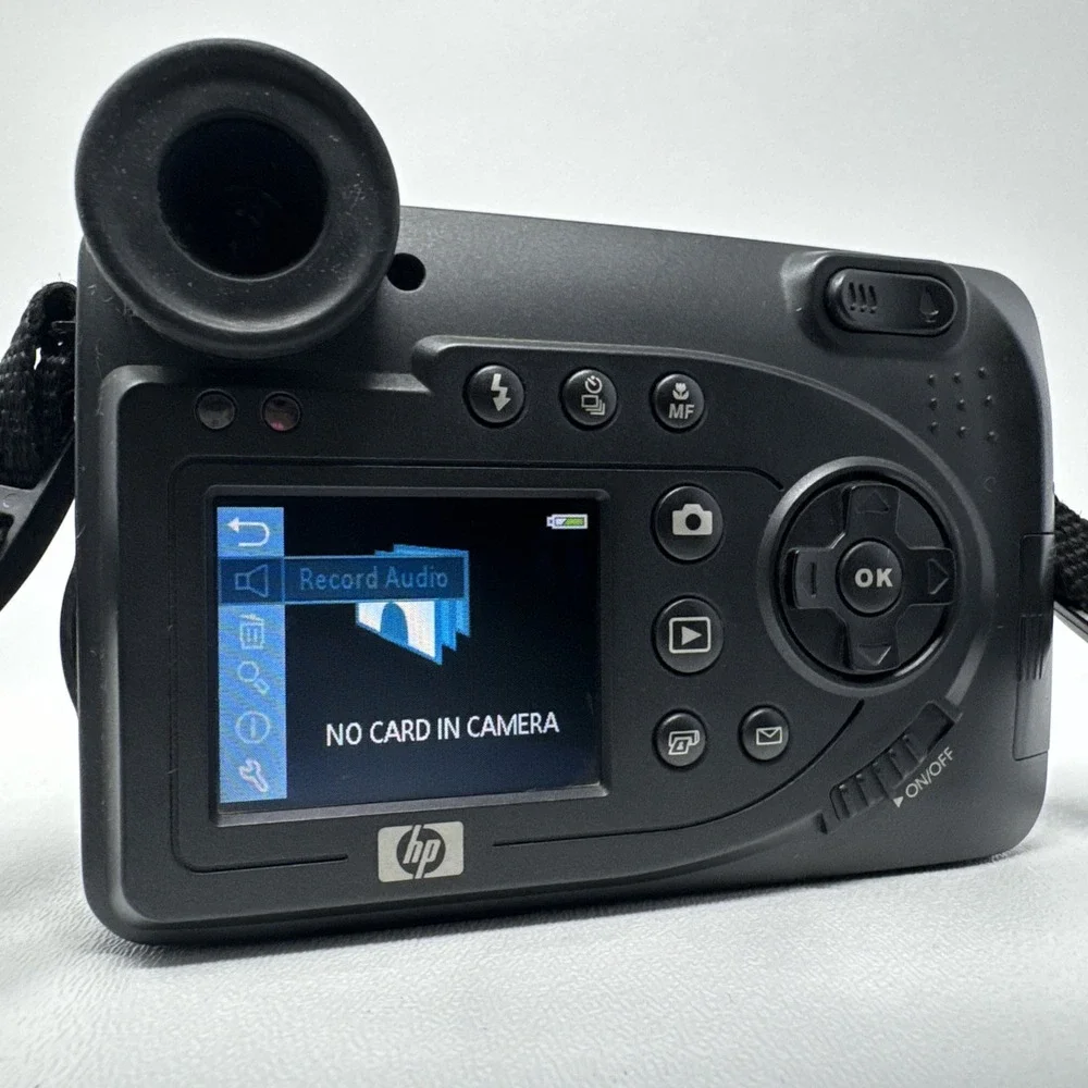 HP PhotoSmart 945 5.3MP Digital Camera 8xOptical Zoom GRLYB-0310 w/ Accessories‎